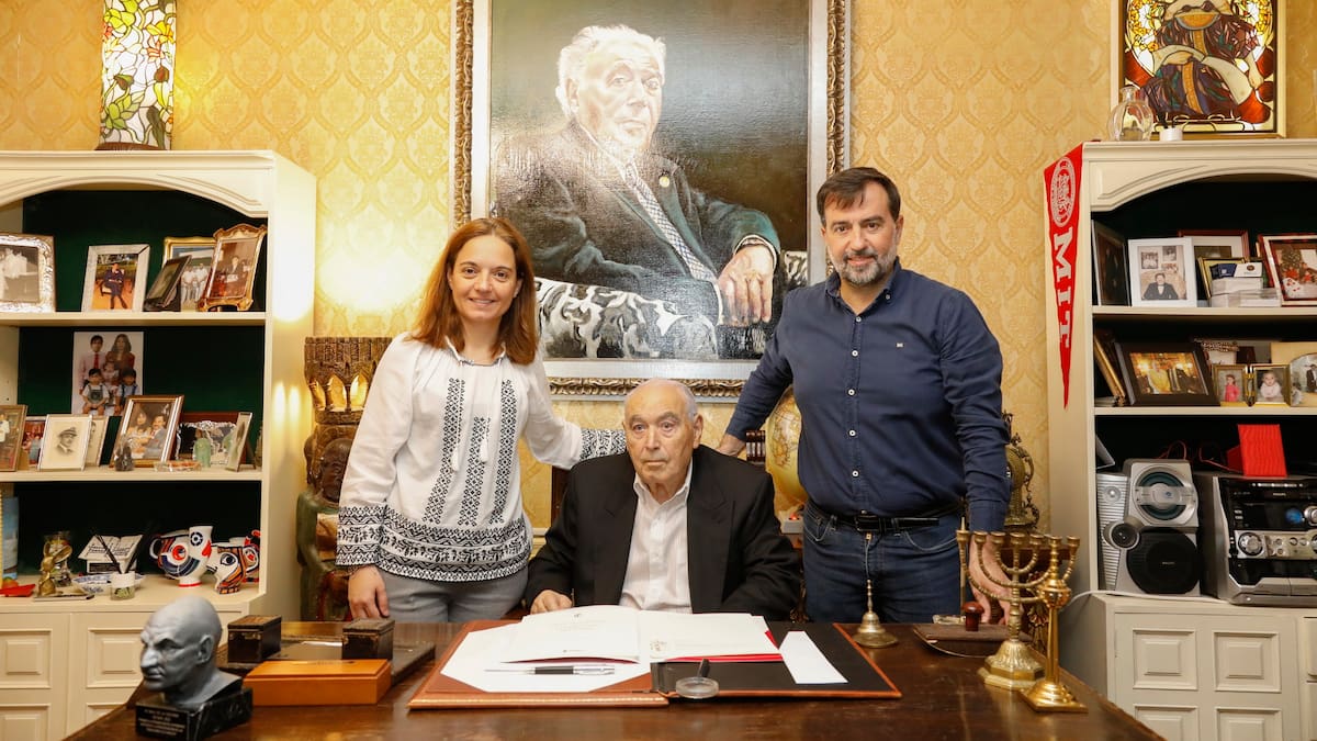 Getafe creará la ‘Casa Museo César Navarro’ con 22.000 libros y documentos atesorados por el doctor