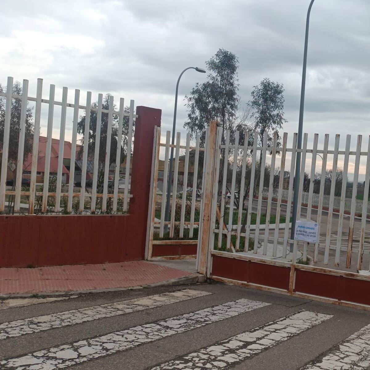 Cerrado el aparcamiento de la piscina cubierta de Toledo: no se podrá aparcar durante una semana