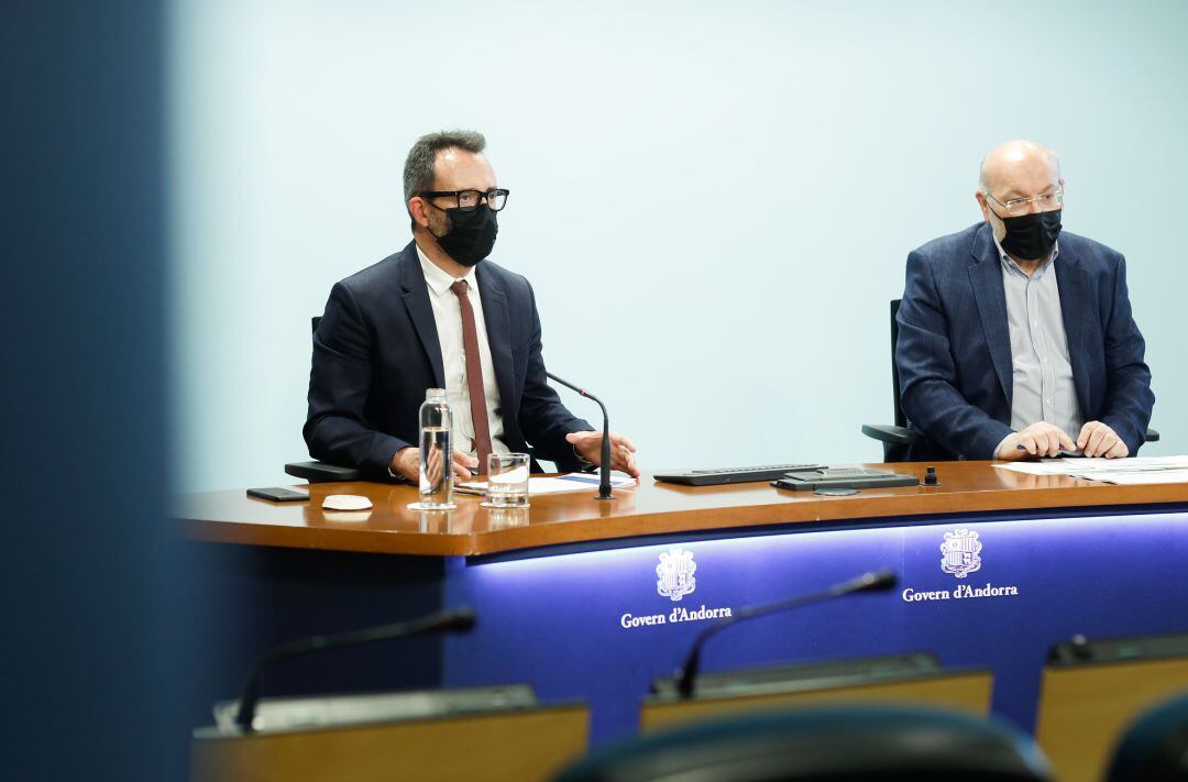El ministre d’Afers Socials, Habitatge i Joventut, Víctor Filloy, i el director del departament d’Afers Socials, Joan Carles Villaverde