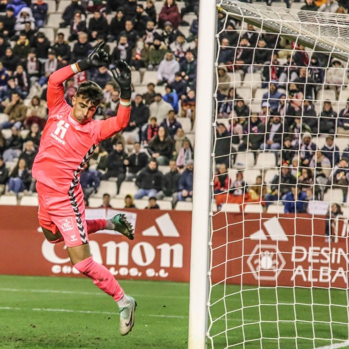 Álvaro Aceves, portero del Eldense: "La competencia en la portería nos hace mejores a los tres"