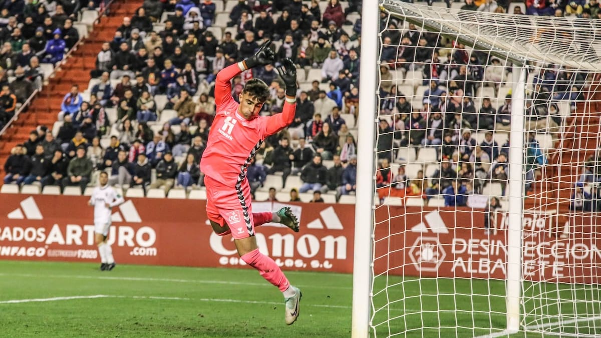 Álvaro Aceves, portero del Eldense, trabaja para seguir siendo titular