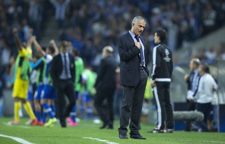 El entrenador del Chelsea, molesto tras el gol del Oporto 