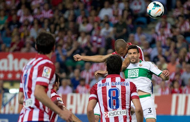 Miranda remata a gol