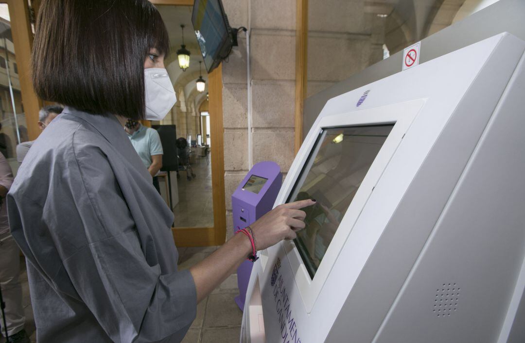 Nuevo kiosko digital para trámites en el Ayuntamiento de Gandia 