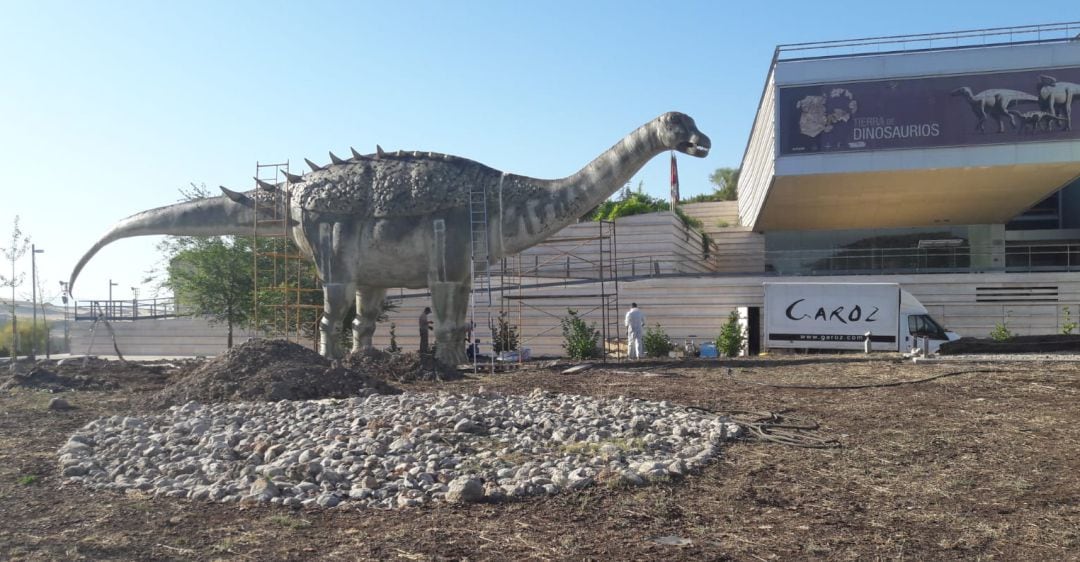 Nueva réplica de dinosaurio en el Museo Regional de Paleontología, en Cuenca.