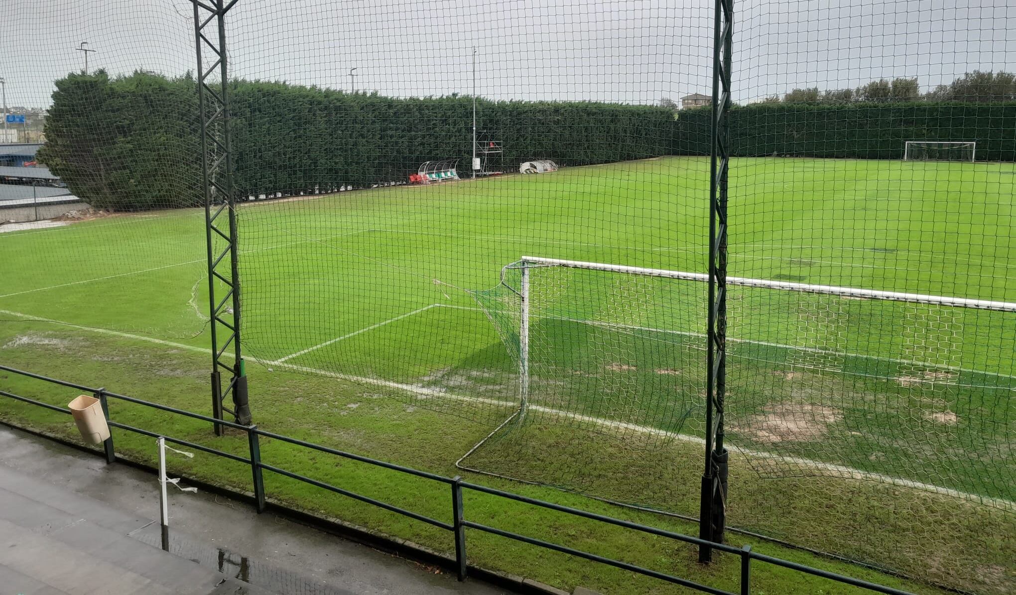 Uno de los banquillos del Santi Gutiérrez Calle se volcó.