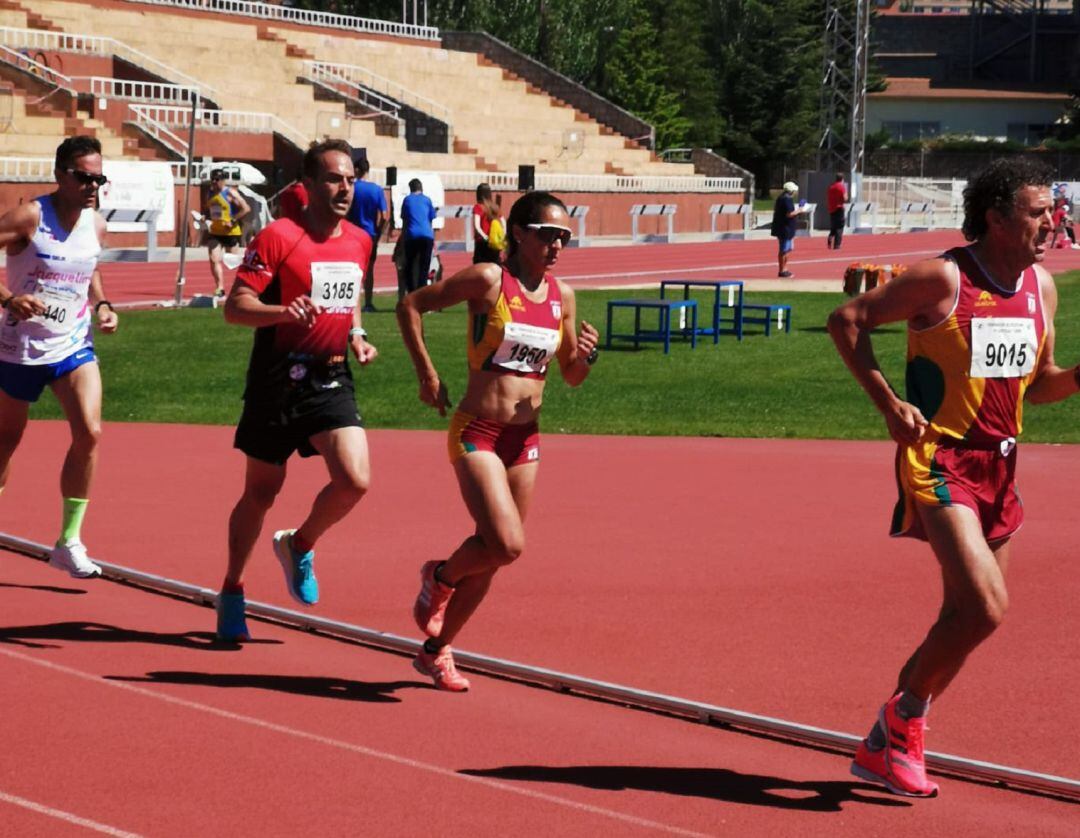 Atletas toresanos liderando una prueba