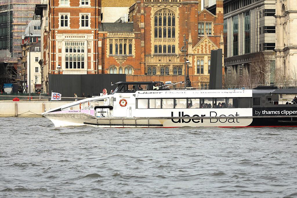 Una embarcación de Uber Boat en el río Támesis en Londres, Reino Unido, el 17 de febrero de 2026.