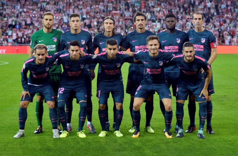 Los jugadores del Atlético de Madrid antes del partido contra el Athletic de Bilbao.