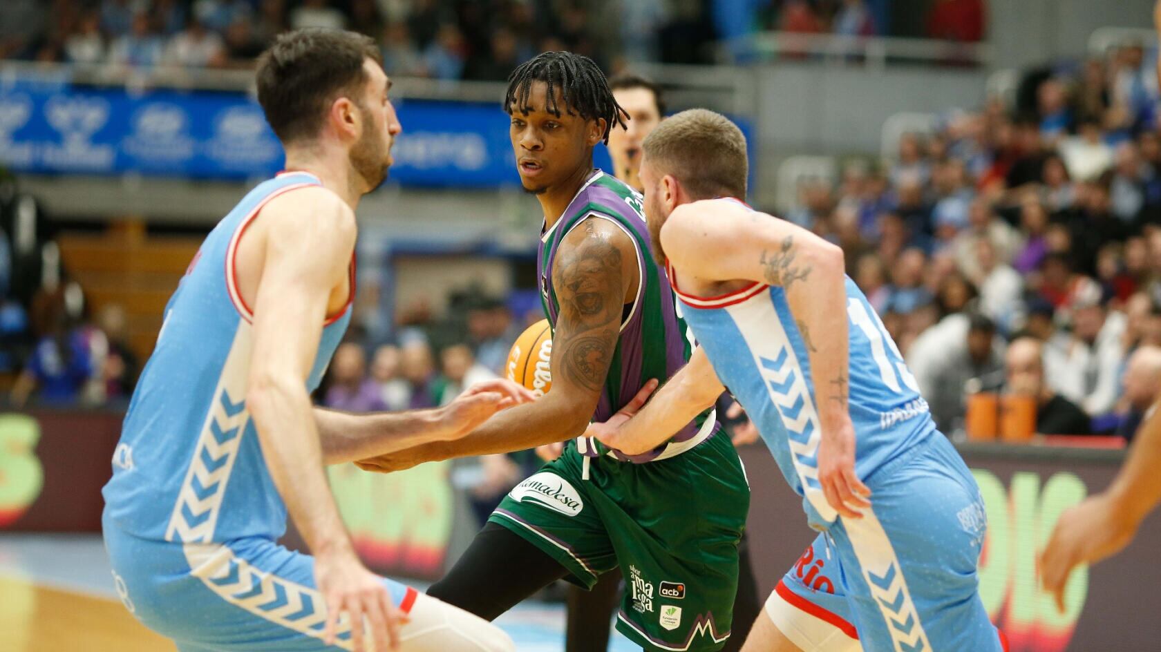 El escolta estadounidense del Unicaja Tyson Carter, en una acción del partido ante el Río Breogán