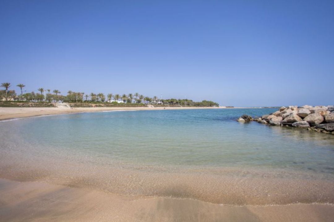 Las playas del Fortí, Fora del Forat, Triador y Clot y Cossis han sido cerradas al baño por la presencia de bacterias fecales