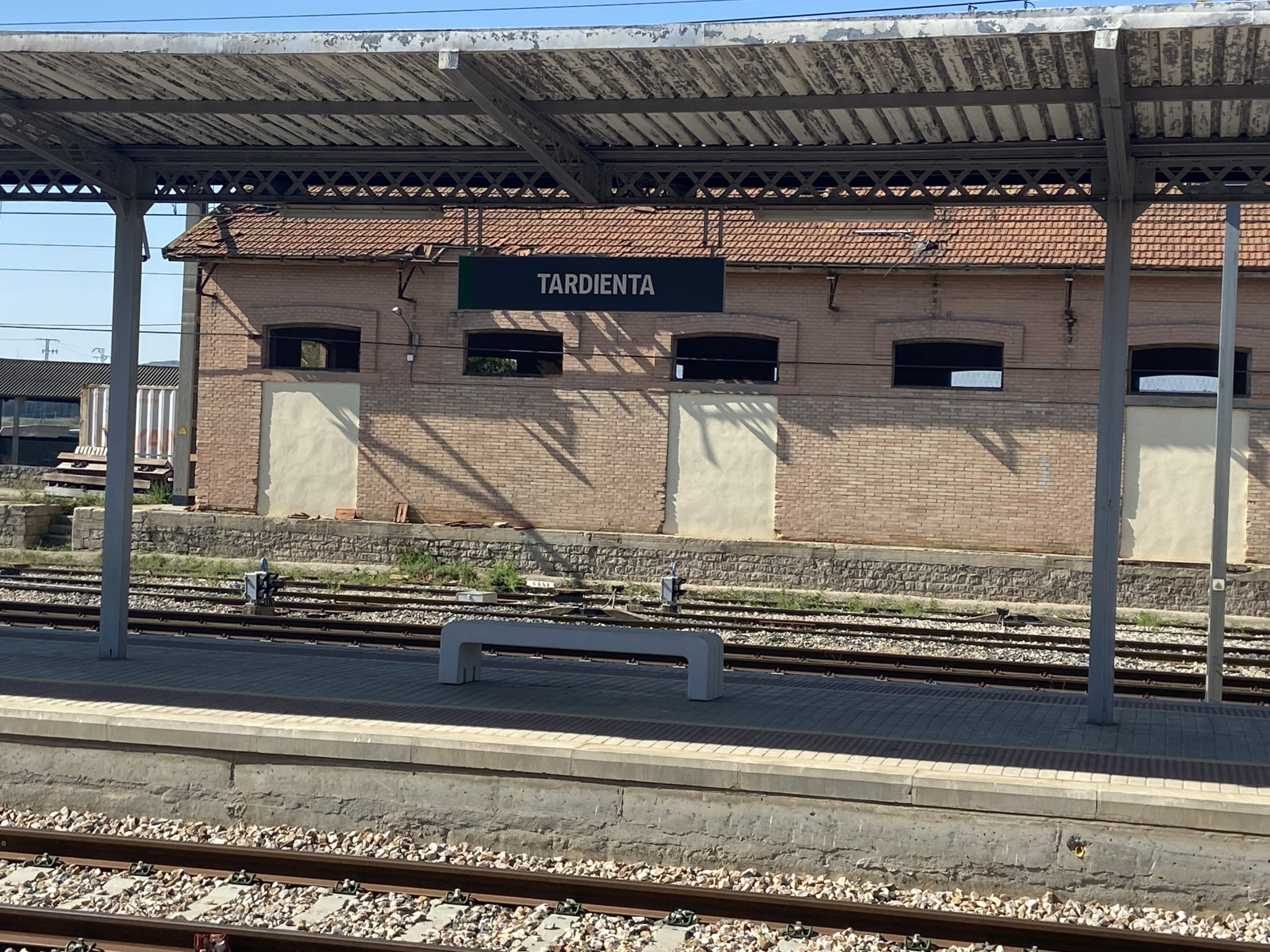 Estación de tren de Tardienta, donde uno de los trenes tuvo que detener el trayecto debido a una avería
