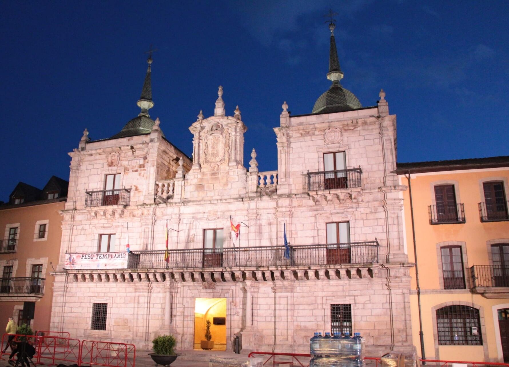 Edificio consistorial de Ponferrada con nueva iluminación