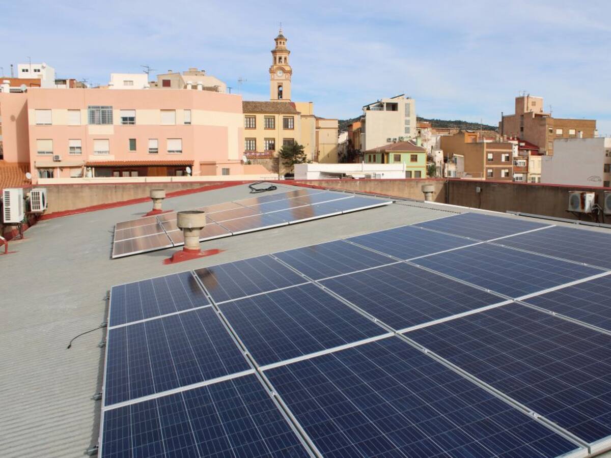L'Alcora instala placas solares en edificios municipales