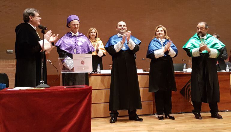 Juan Carlos Izpisúa, investido Doctor Honoris Causa por el rector de la UCLM