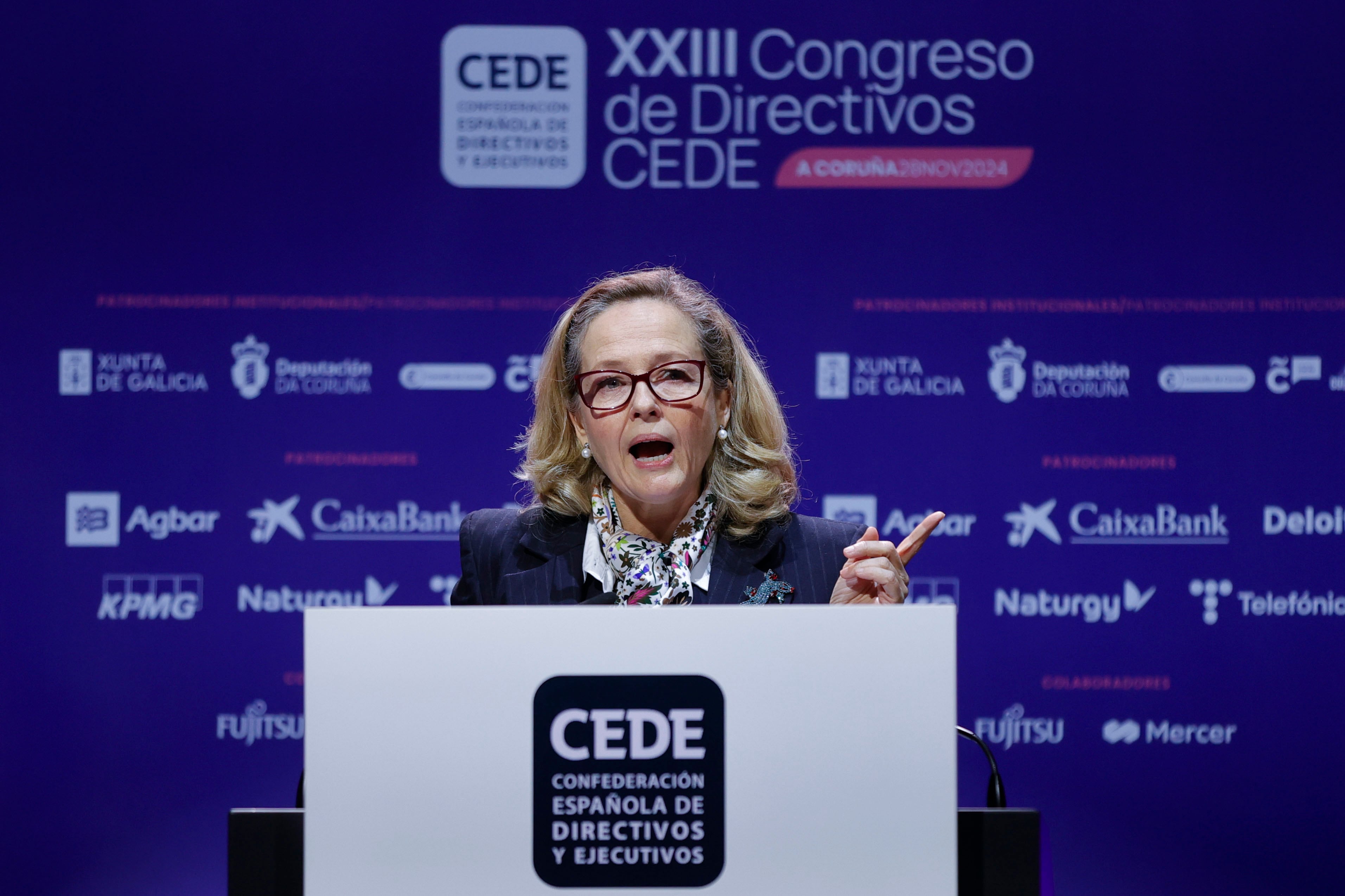 A CORUÑA, 28/11/24.- La presidenta del Banco Europeo de Inversiones, Nadia Calviño, da un discurso durante la XXIII reunión del congreso de la Confederación Española de Directivos y Ejecutivos, que se celebra este jueves en el Palacio de Congresos y Exposiciones de A Coruña. EFE/Cabalar
