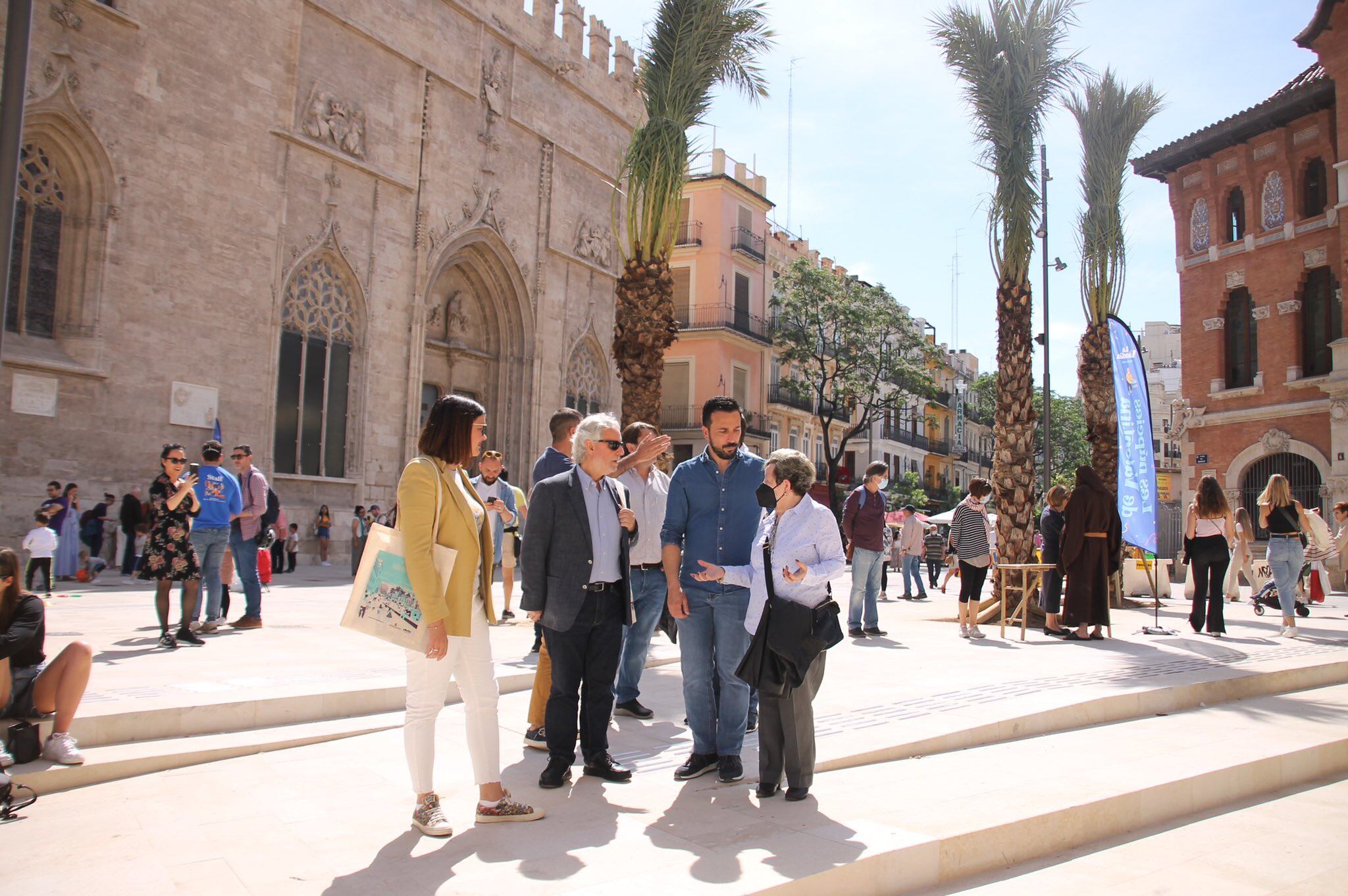 Las obras de la remodelación de la plaza del Mercado de València y el entorno de la Lonja están ya a punto de terminar.