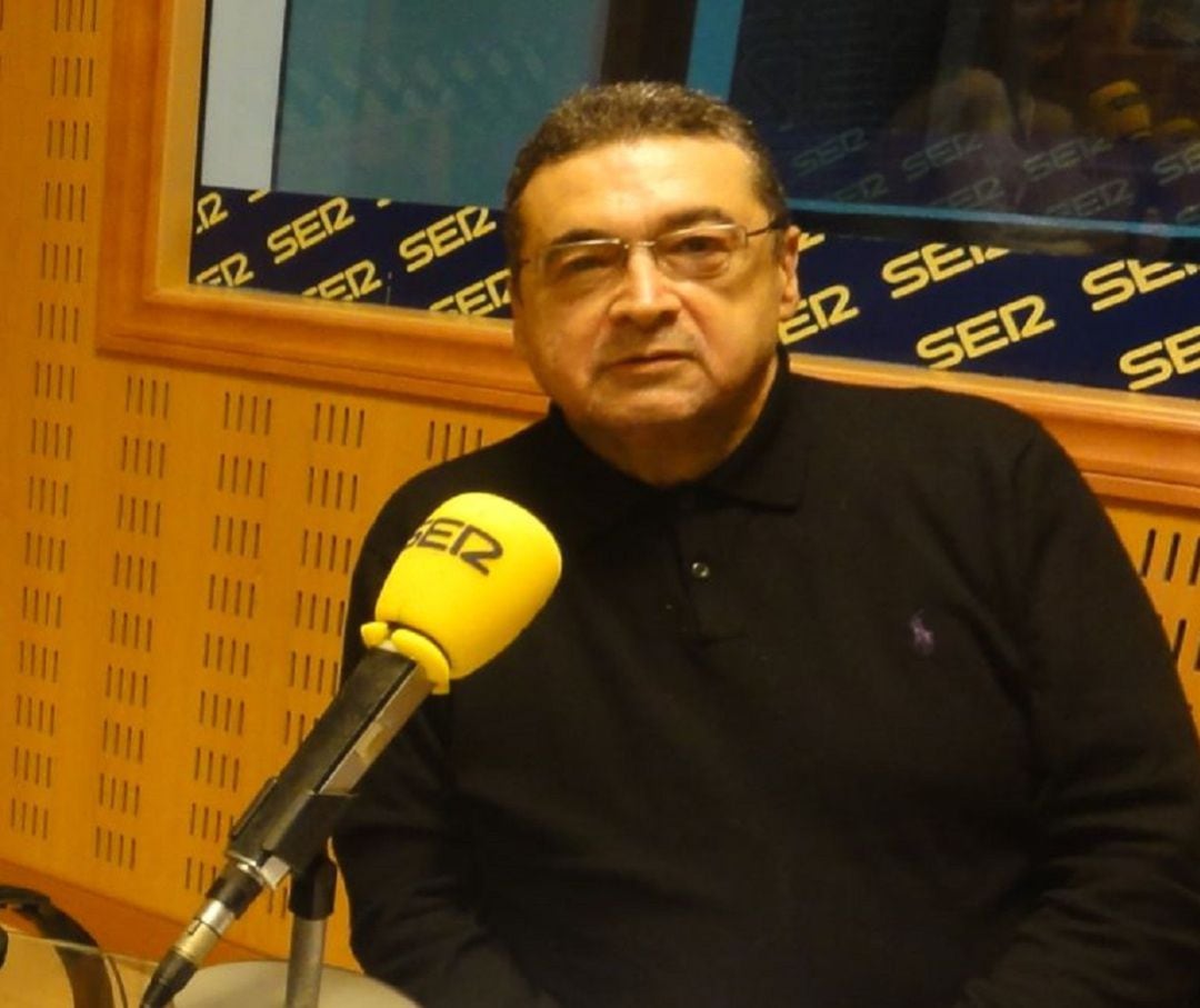 Koldo Méndez en lios antiguos estudios de Radio Bilbao