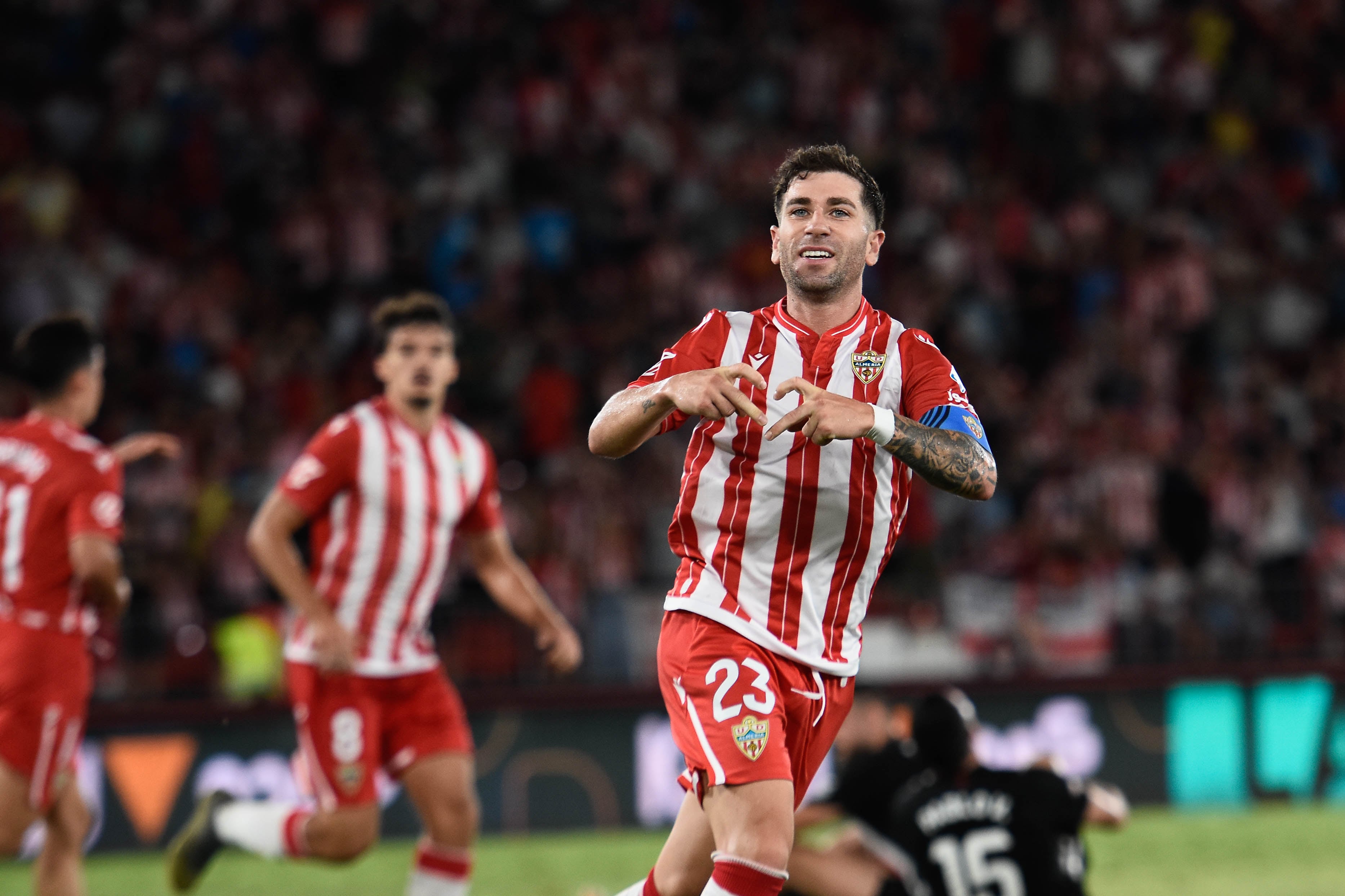 Embarba celebra su gol al Sporting.