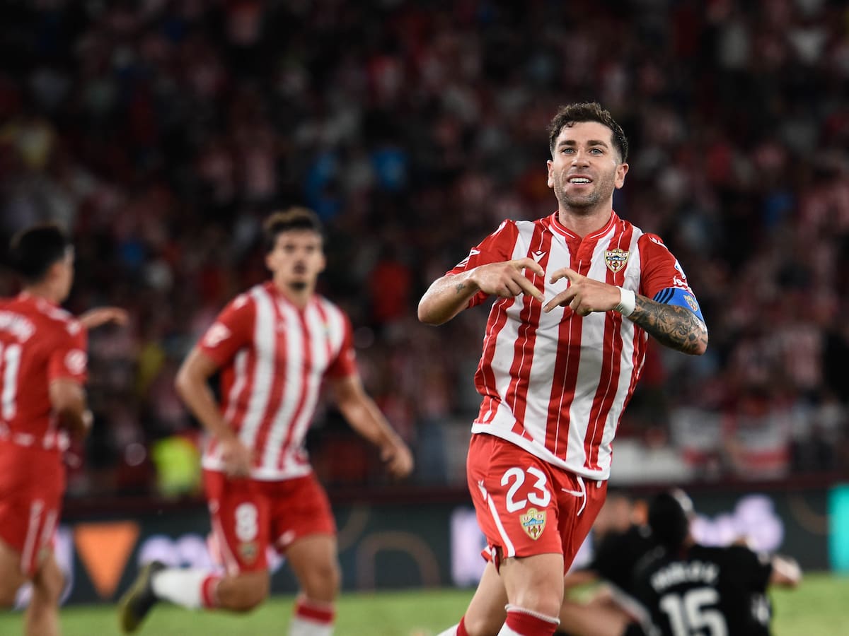 Embarba se emociona con sus 100 partidos en el Almería: “Aquí me siento como en casa”