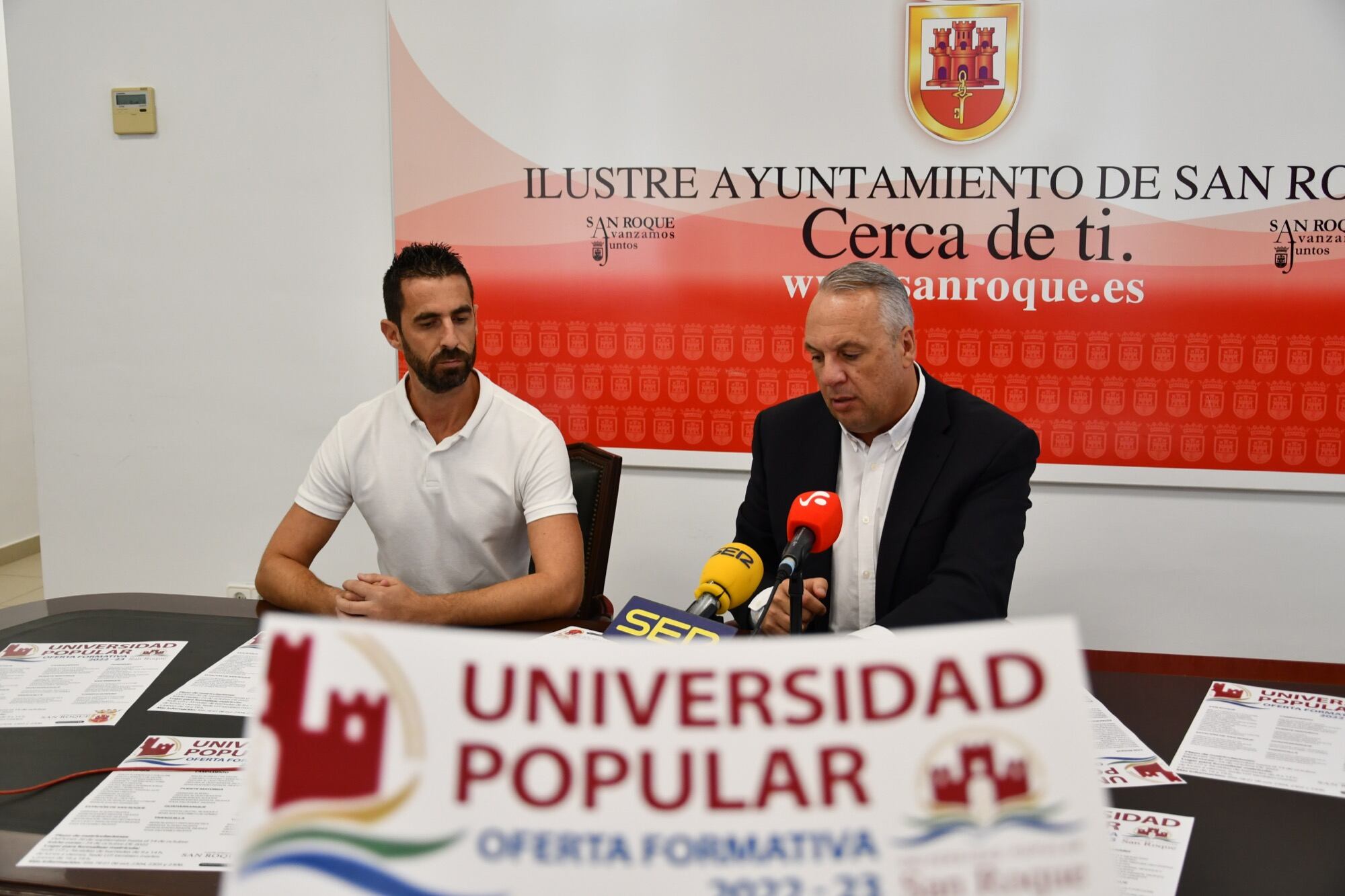 David Ramos, delegado Universidad Popular y Juan Carlos Ruiz Boix, alcalde de San Roque.