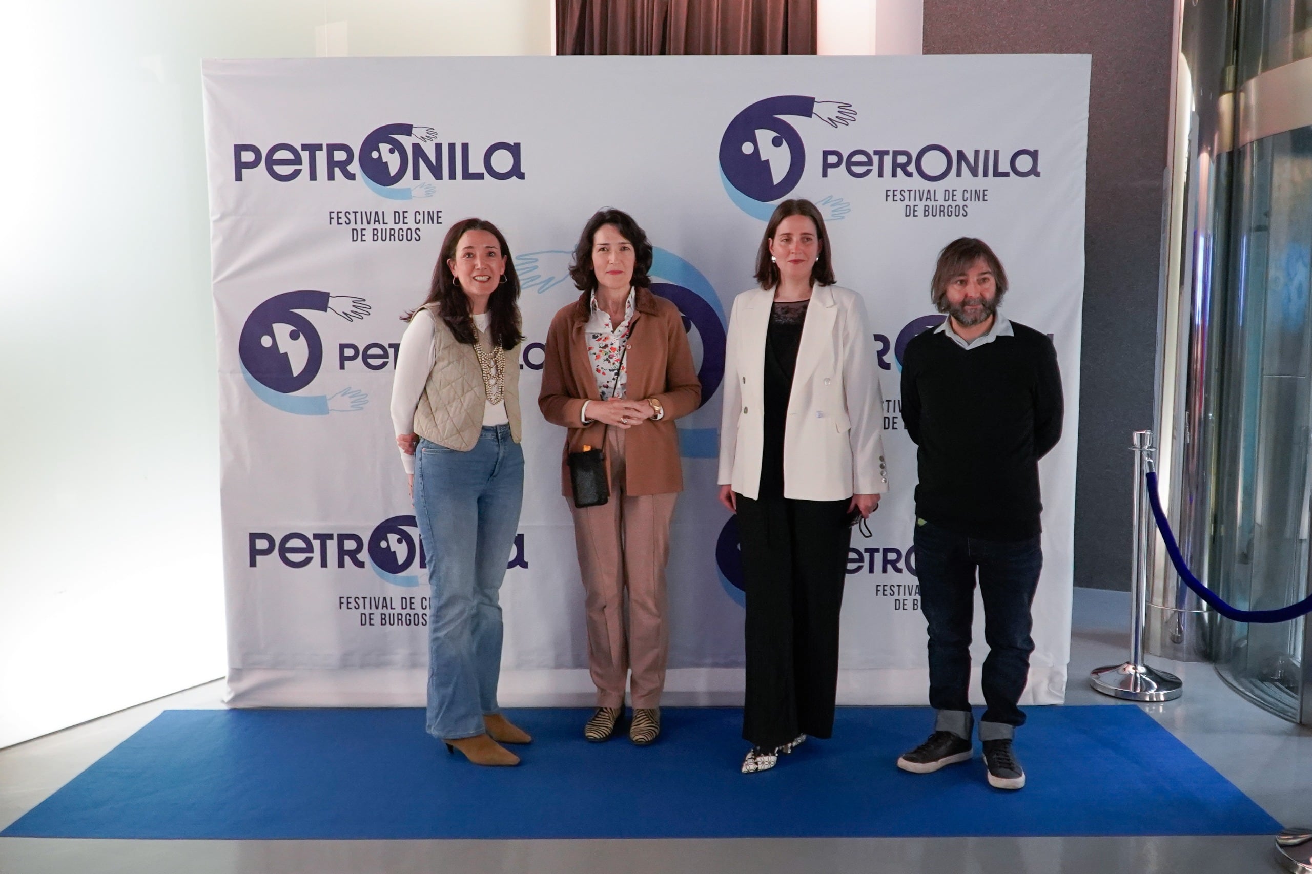 De izda. a dcha.: Laura Sebastián, directora general, Fundación Círculo, Ángeles González - Sinde, madrina, Festival de Cine Petronila, Silvia Arribas, gestora cultural, Fundación Círculo, Jorge  Rivero, coordinador del Festival