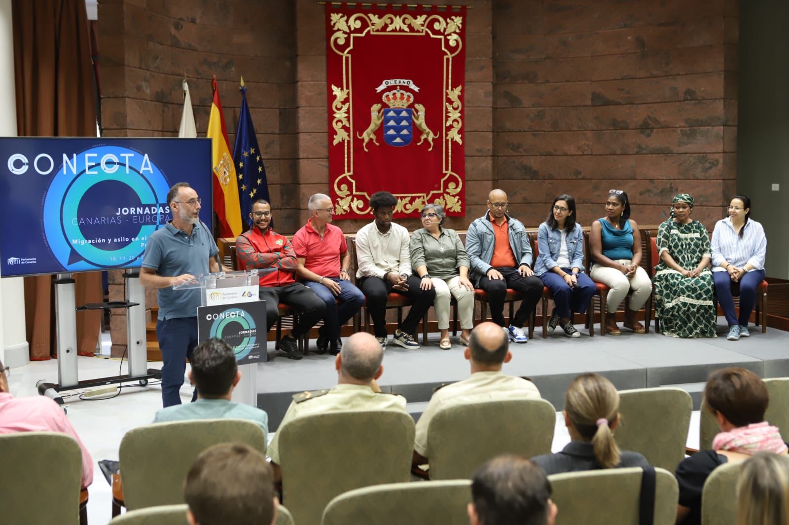 El periodista Pepe Naranjo comparece en las primeras Jornadas Conecta Canarias-Europa, en el Parlamento de Canarias, dedicadas a migración, asilo y política de cohesión europea.