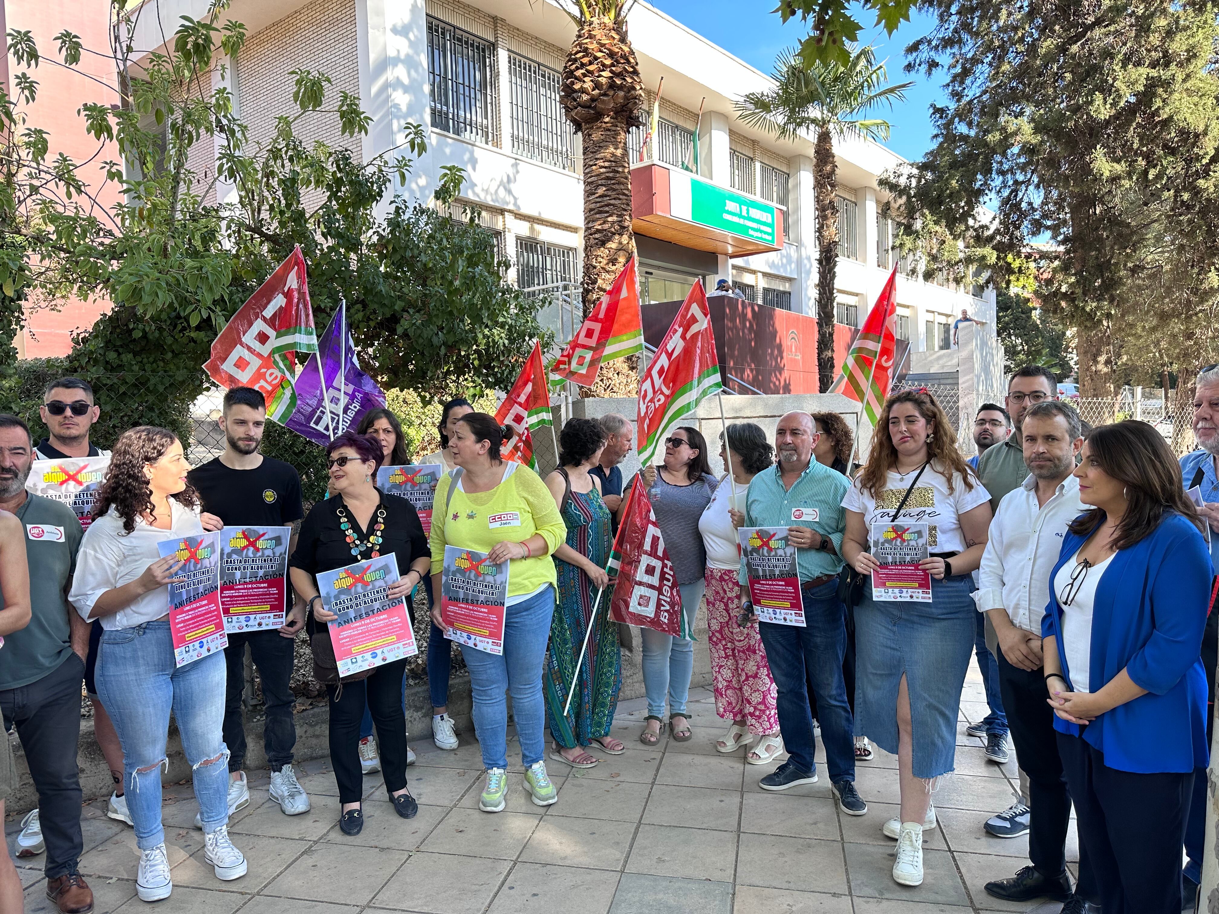 Protesta ante la delegación de Fomento y Vivienda de la Junta de Andalucía en Jaén.