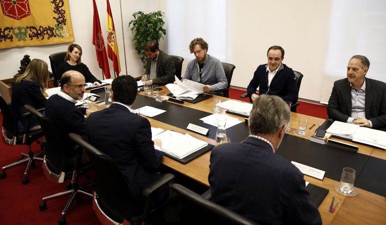 Inicio de la reunión que ha mantenido la Junta de Portavoces del Parlamento de Navarra 