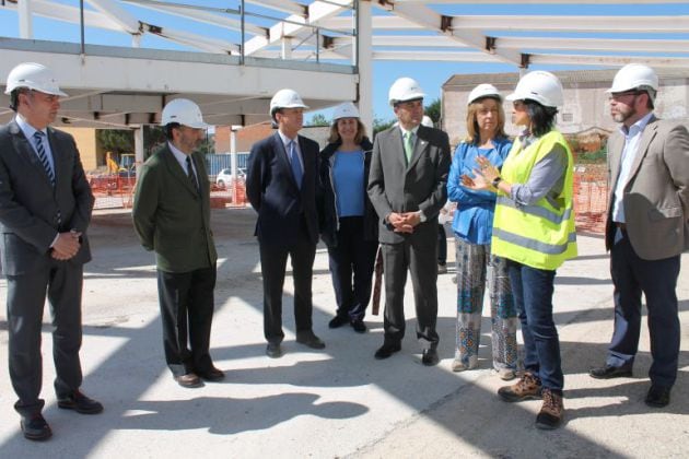 Visita de José Julián Gregorio, ex delegado del Gobierno en Castilla-La Mancha, en mayo de 2018 a las obras del Parador.