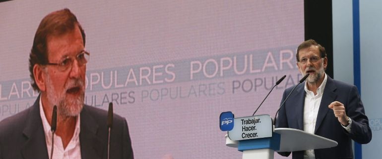 El presidente del Gobierno y del PP, Mariano Rajoy, durante su intervención en el acto de presentación de los candidatos populares a los Ayuntamientos de la provincia de Alicante.