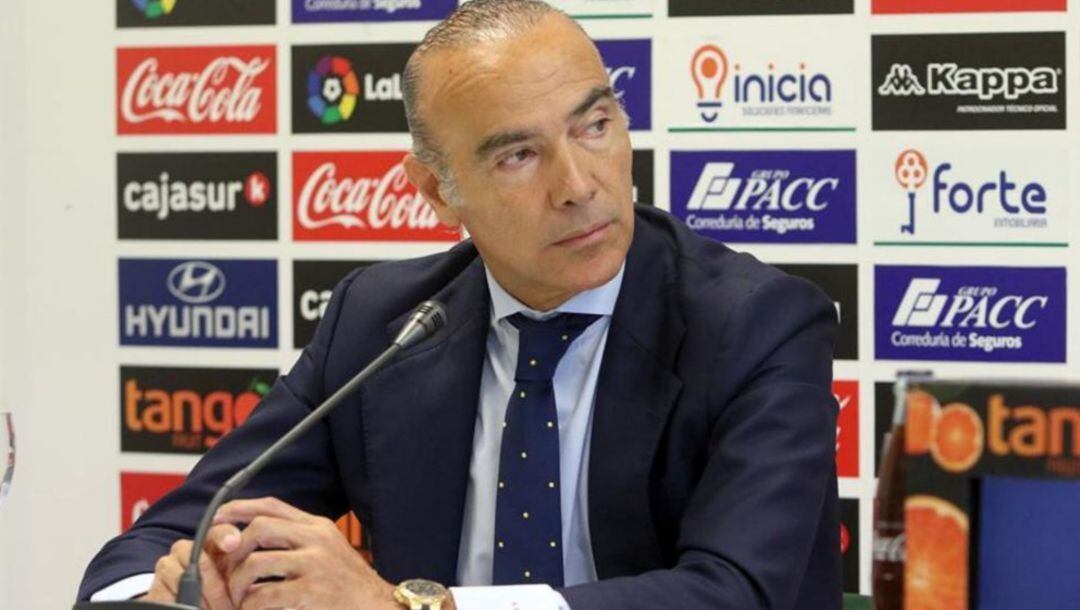 Luis Oliver durante una rueda de prensa