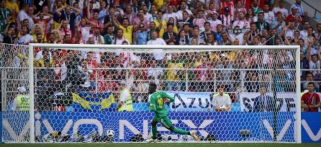 Mbaye Niang dispara a puerta vacía y pone el segundo de Senegal.