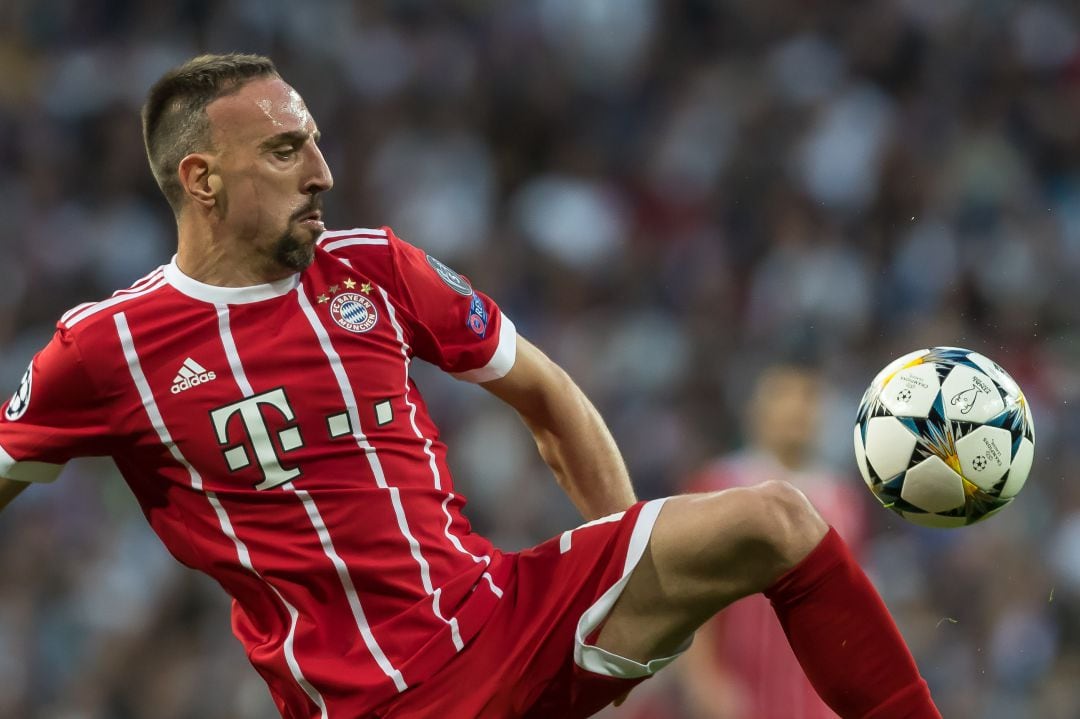 Ribéry controla un balón durante un partido de Champions contra el Real Madrid