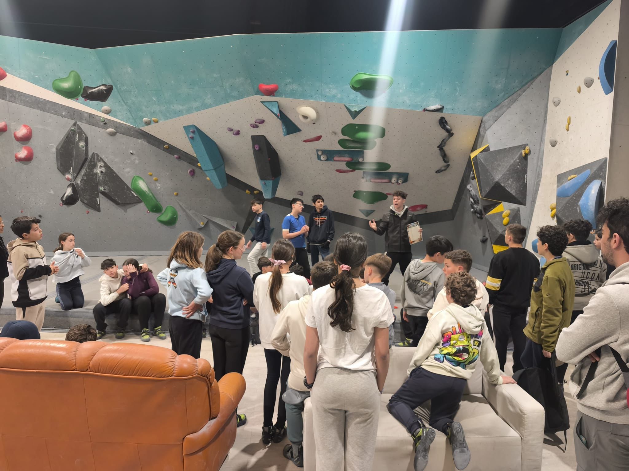 Jóvenes disfrutando de las actividades organizadas estos días de vacaciones por la Red de Ocio