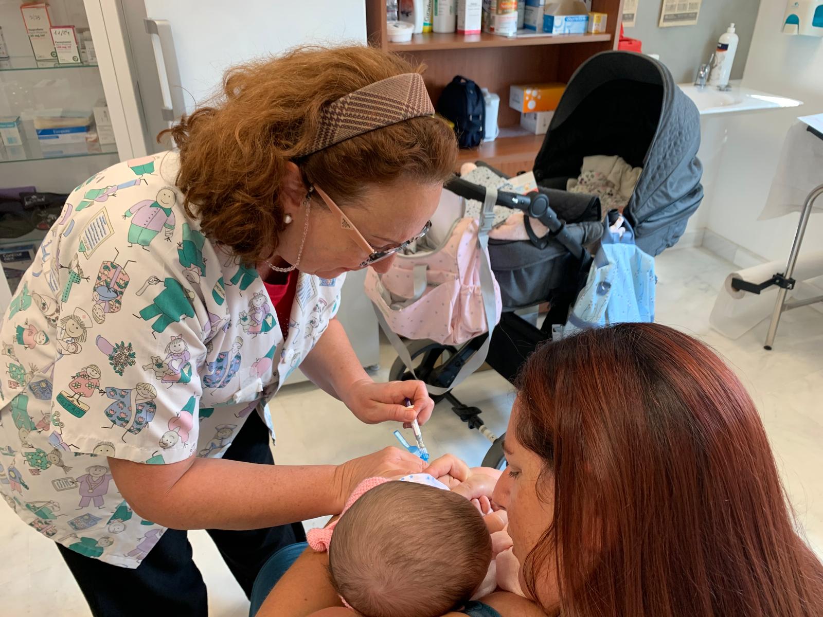 Vacunación de un bebe en Andalucía