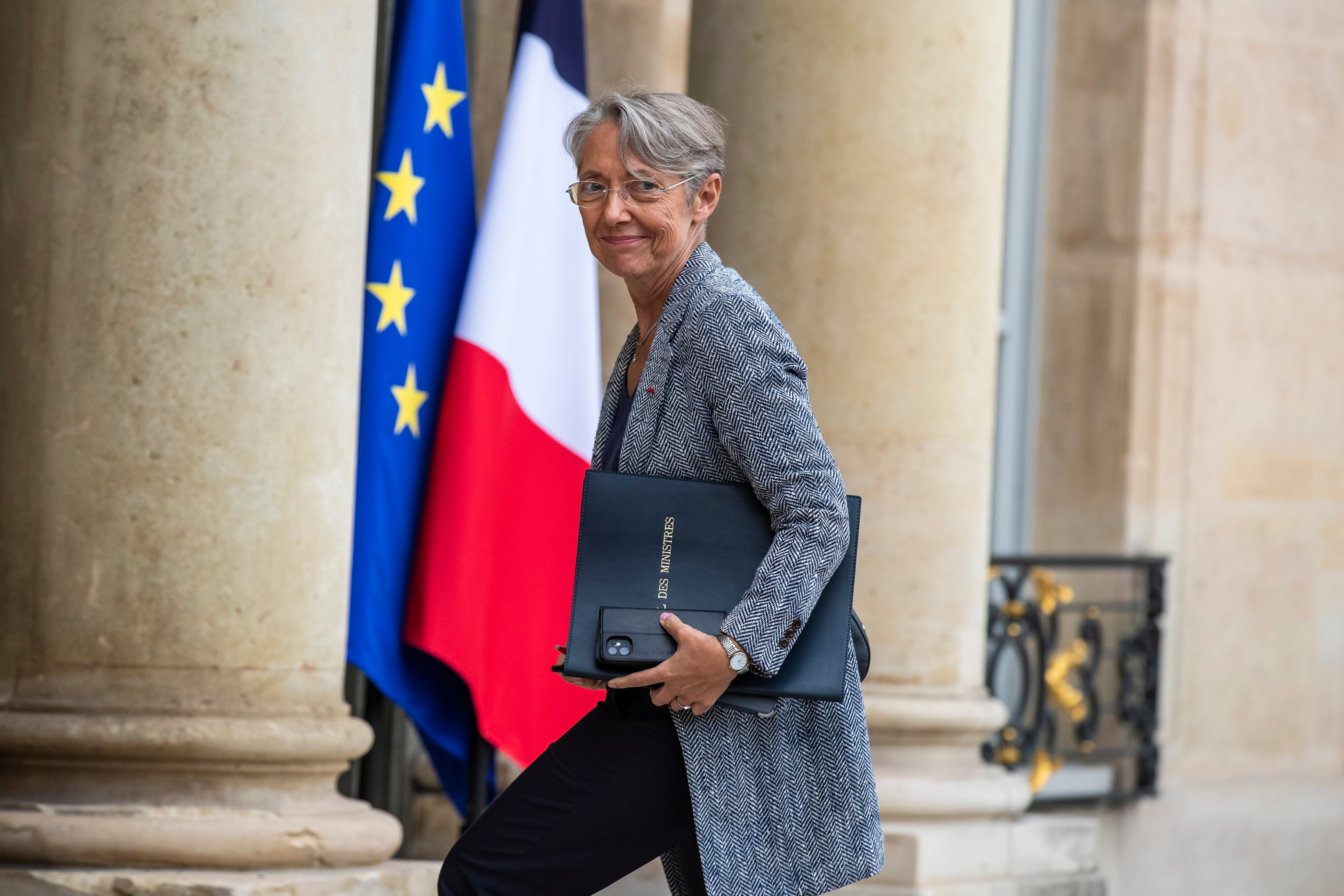 La primera ministra francesa, Elisabeth Borne, llegando a su primera reunión del Consejo de Gobierno, en el Elíseo, el pasado 23 de mayo.