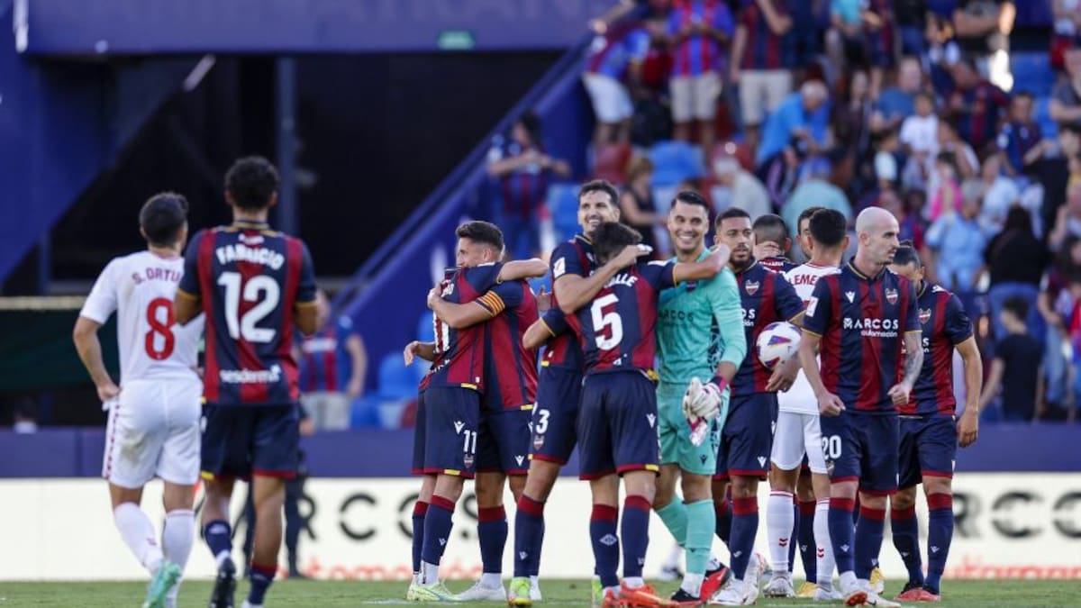 El Levante gana y convence ante el Eldense (2-0)