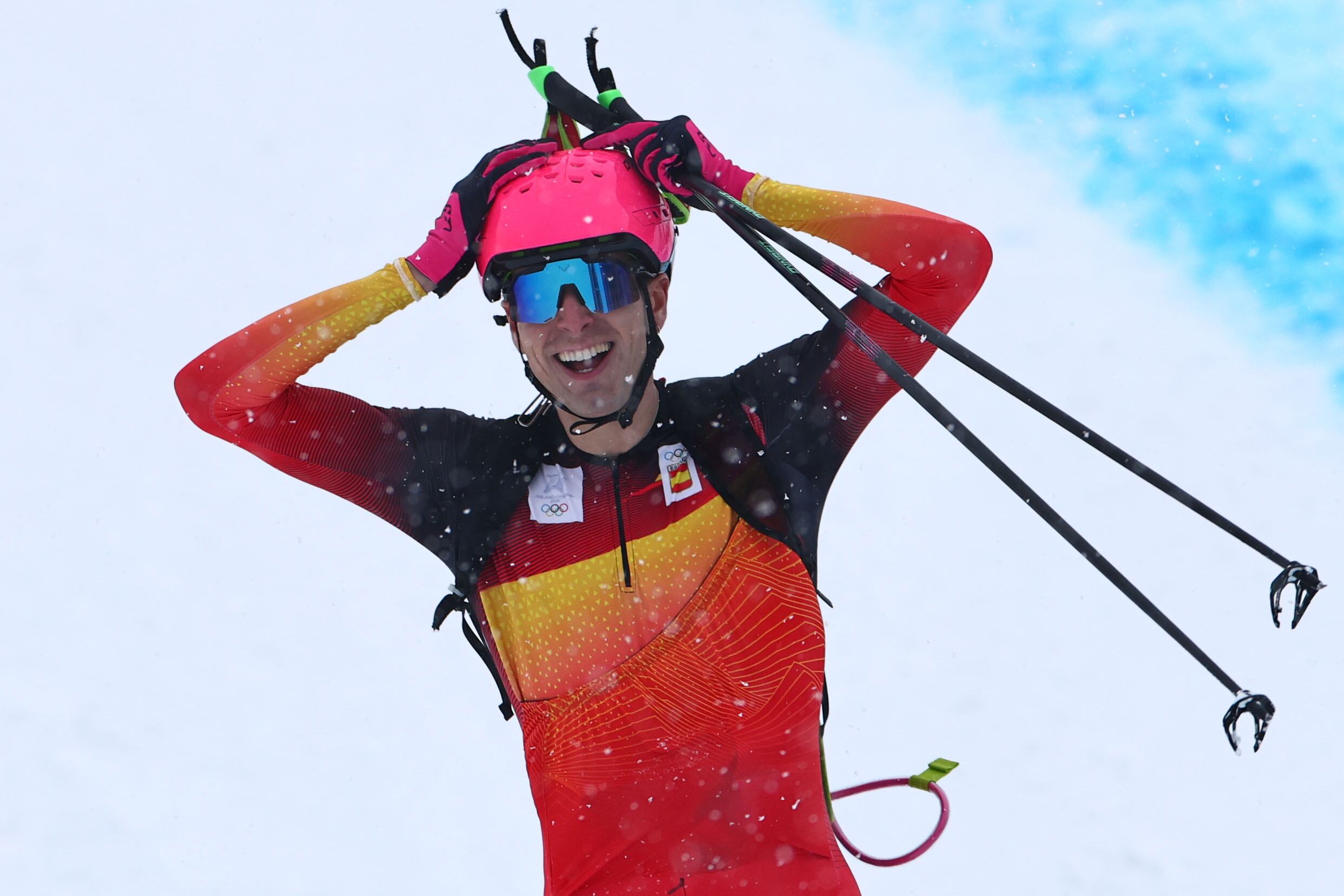Oriol Cardona celebra su oro en esprint en esquí de montaña