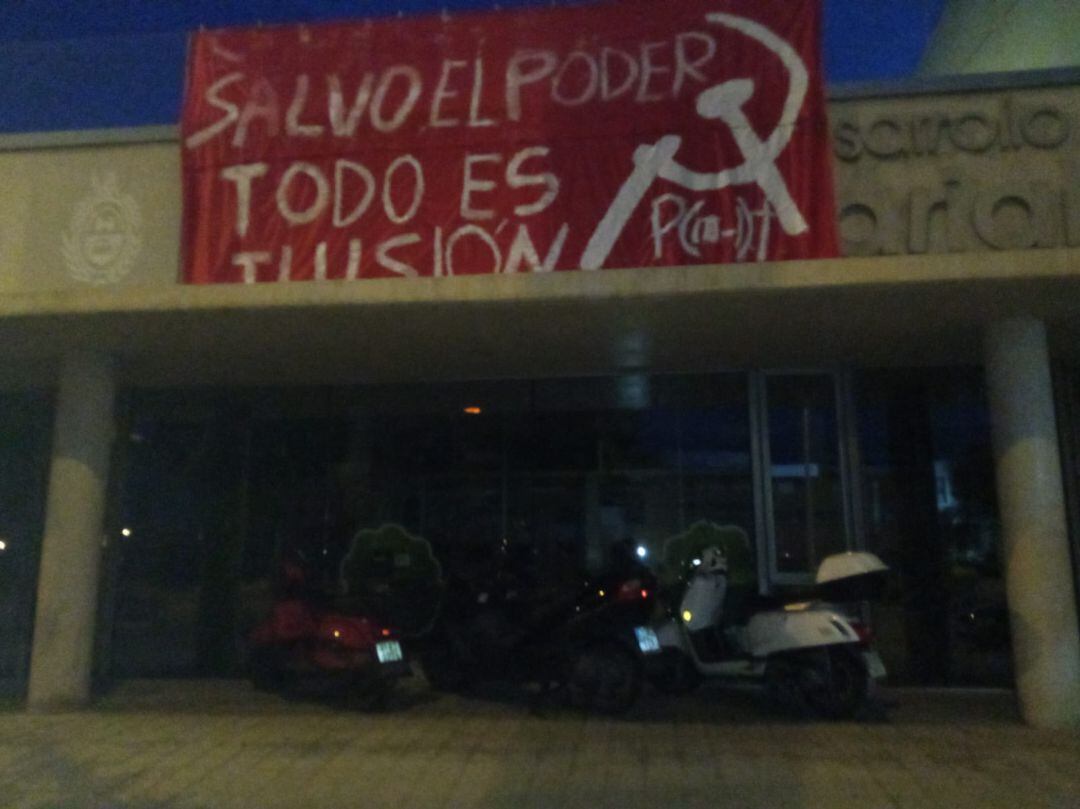 Pancarta en el Centro de Desarrollo Empresarial