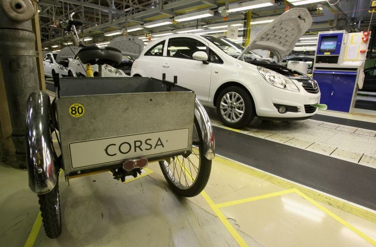 Montaje del Opel Corsa en la planta alemana de Eisenach.