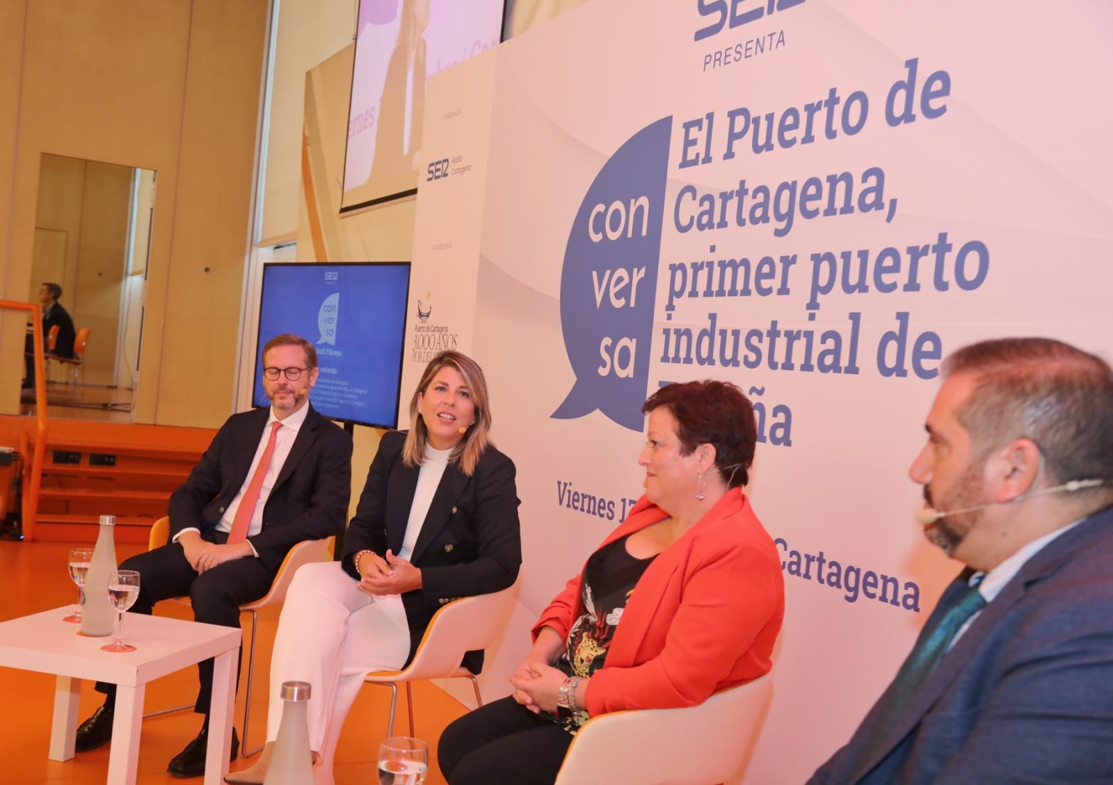 Mesa redonda en el Foro Conversa