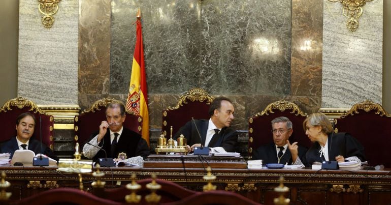 El Tribunal Supremo revisa en vista pública los recursos del fiscal y de otros once participantes en el proceso por el hundimiento del Prestige contra la sentencia de la Audiencia de A Coruña que absolvió al capitán del petrolero