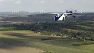 El AeroMovil 3.0 durante su primer vuelo en Eslovaquia