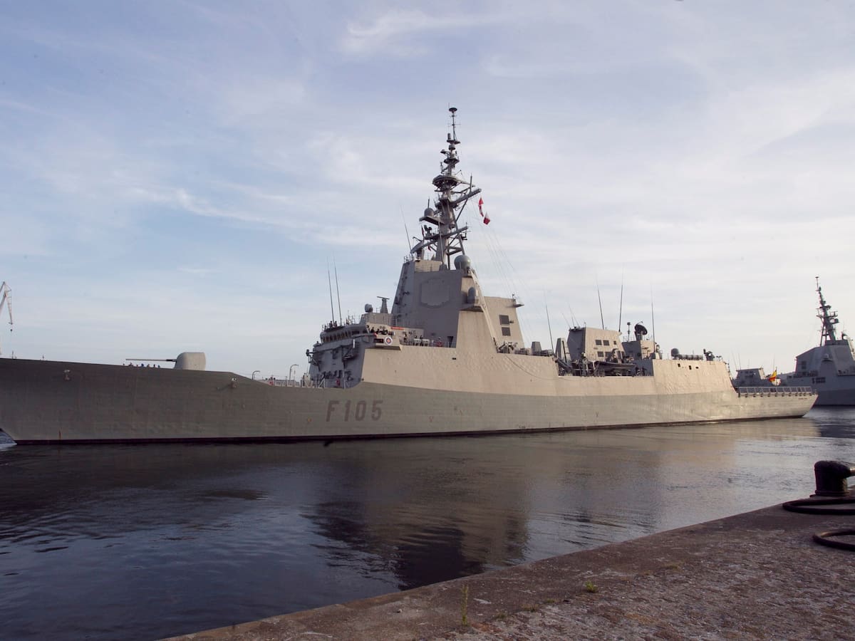 Xavier Vidal-Folch, sobre la fragata 'Cristóbal Colón': "No a la guerra, pero sí a la defensa armada de las víctimas de la guerra"