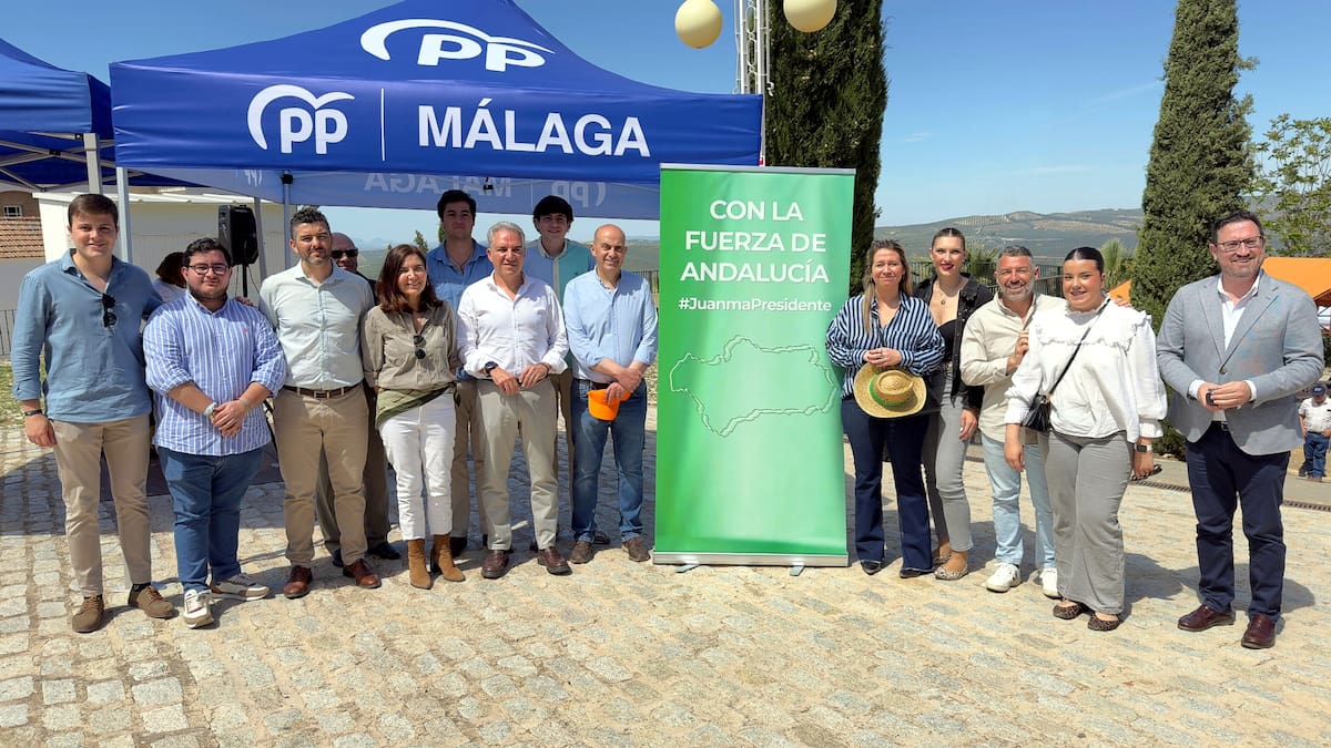 Bendodo denuncia desde Archidona la "dejadez" del Gobierno con Málaga por la falta de trenes