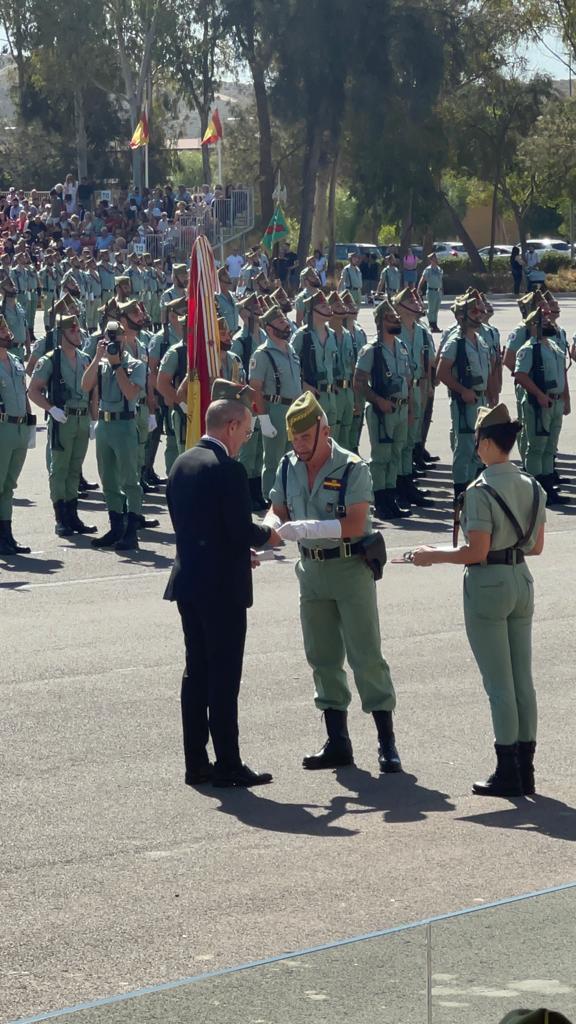 La Legión otorga a Ramón Mateos, presidente del Paso Blanco, el título de “Legionario de Honor”