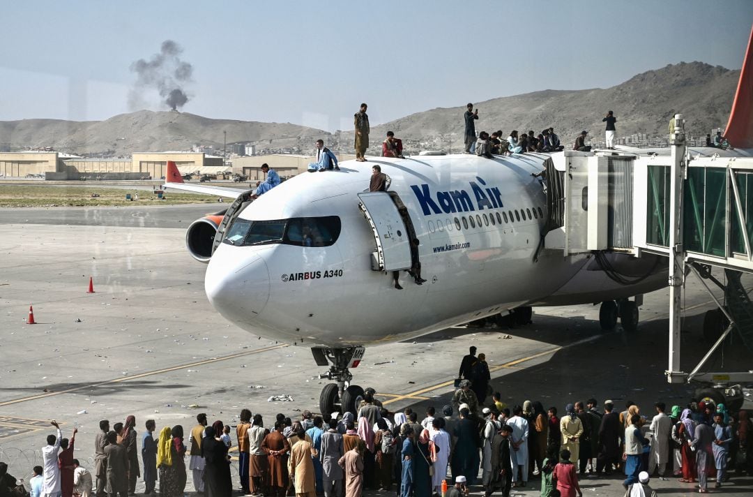 Imagen del caos vivido hace un año en el aeropuerto de Kabul.