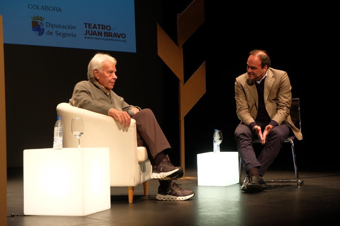 El expresidente del Gobierno, Felipe González, participa en la inauguración del Congreso Empresa + Finanzas de la Fundación Caja Rural
