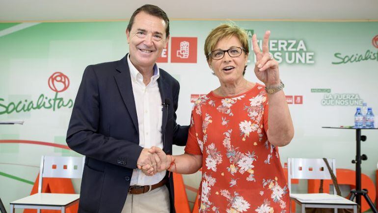 Imagen de los dos candidatos momentos antes del debate que se realizó el pasado viernes.